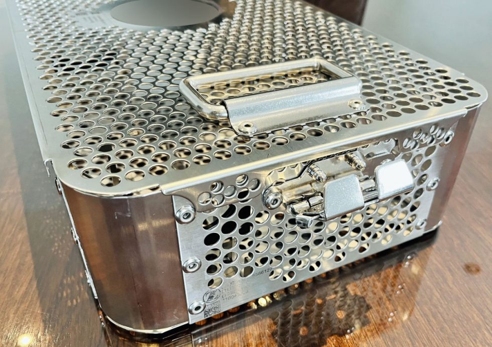 Orthopedic implant basket with lid