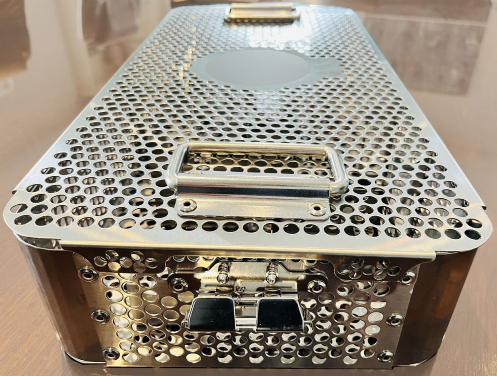 Orthopedic implant basket with lid