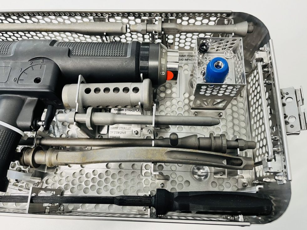 Arthroscopic surgical tool basket